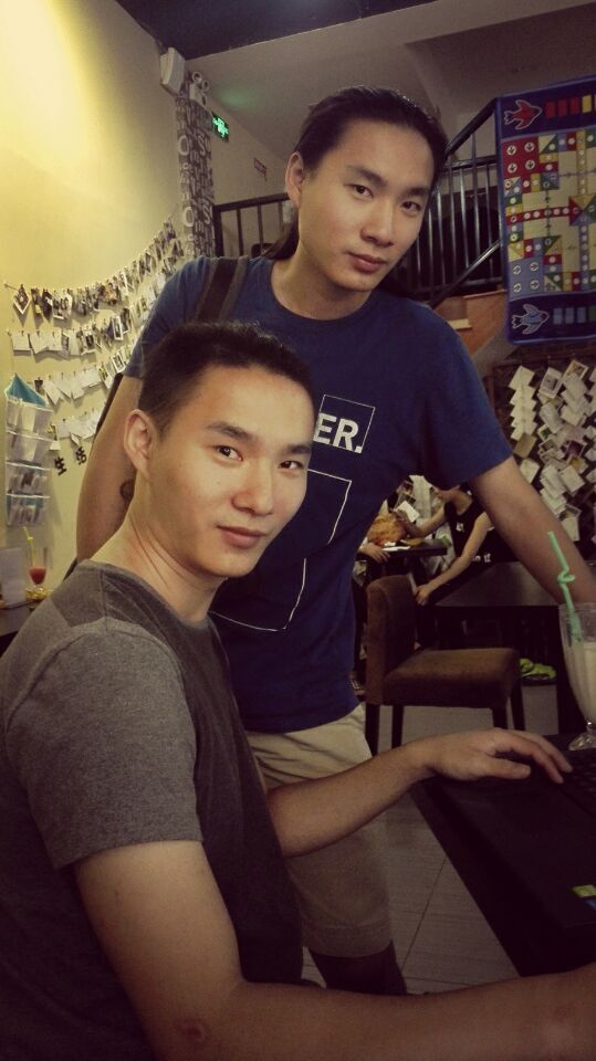 看这两位萌萌哒双胞胎出品人